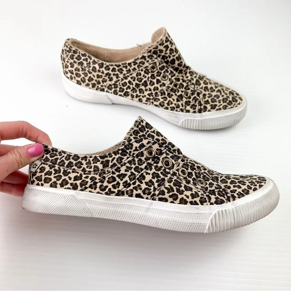 Tommy Bahama Women's leopard cheetah print laceless sneakers size‎ 6.5